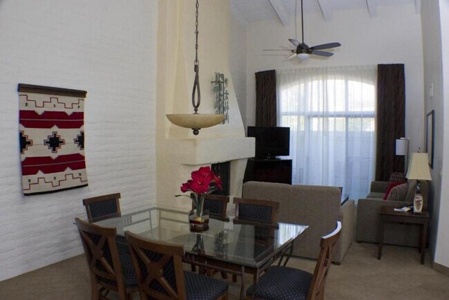 Foto del edificio - 6302 E Camelback Rd