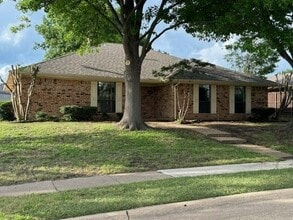 Building Photo - 4441 Fremont Ln