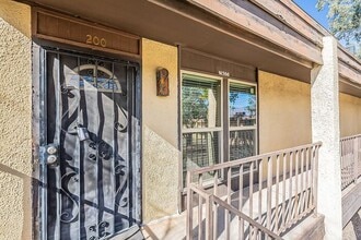 Building Photo - 1620 N Wilmot Rd