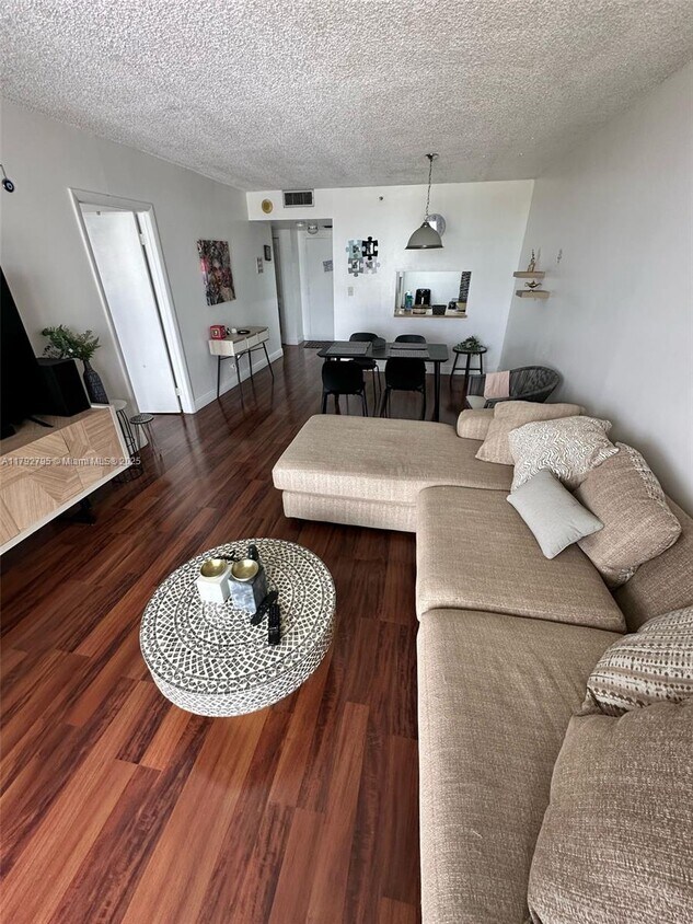 Foto principal - 1470 NE 123rd St