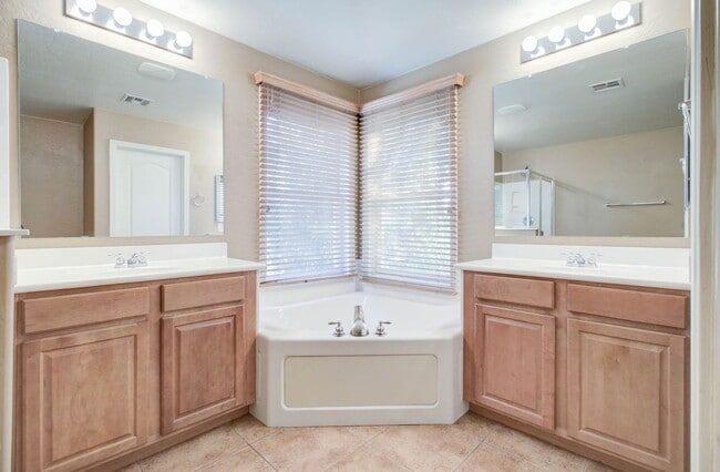 Foto del edificio - 15882 N 172nd Ln