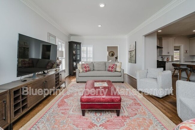 Foto del edificio - 5012 Wendover Dr