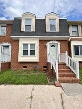 Building Photo - 3013 Radcliffe Ln N