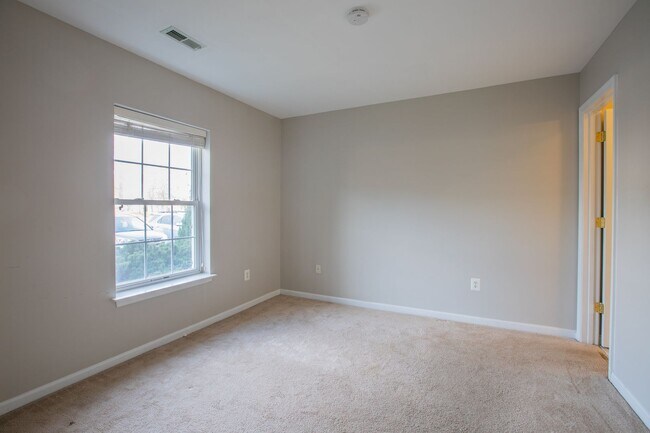 Building Photo - Amazing 4 BR/3.5 BR Townhome in Gambrills!