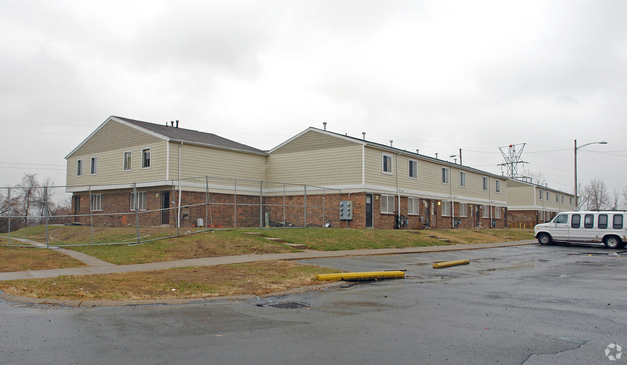 Building Photo - Mount Crest Court