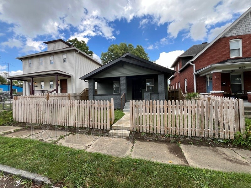 Primary Photo - 1831 Olive St