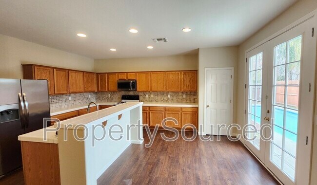 Building Photo - 540 Red Robin Dr