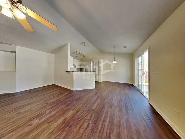 Foto del edificio - 615 Timber Walk Drive