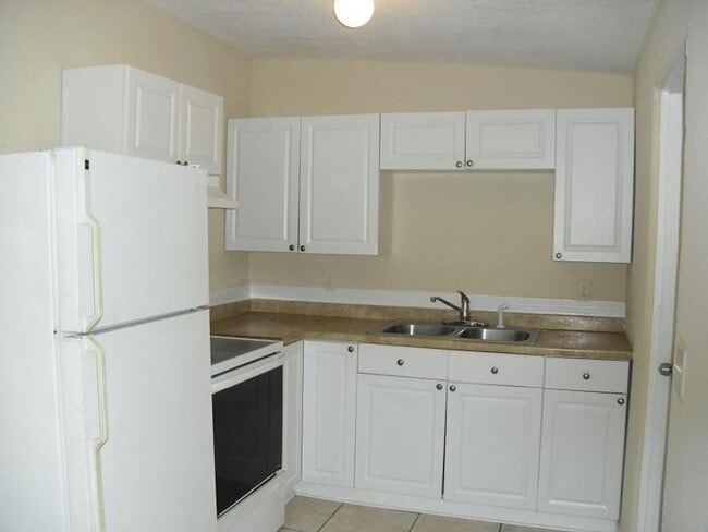 Building Photo - 3/1 In North Jacksonville!