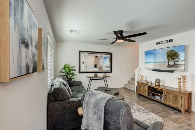 Foto del edificio - Modern Comfort in Las Vegas: 3-Bedroom Gem with Pool Access