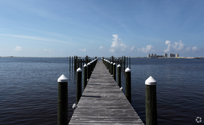 Building Photo - Pier 23