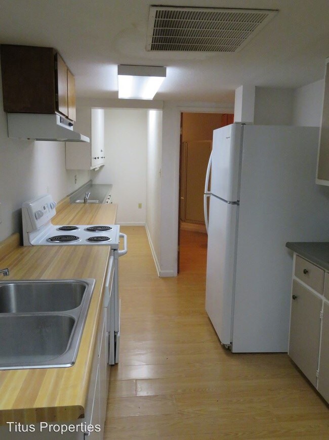 Building Photo - 3 br, 1 bath House - 1252 W. Sycamore St.