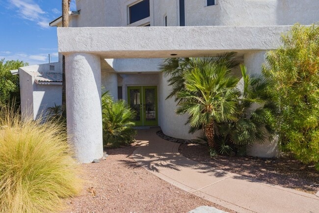 Building Photo - 2320 Snead Dr