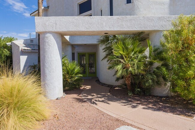 Foto del edificio - 2320 Snead Dr