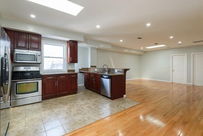 Building Photo - 306 3rd St