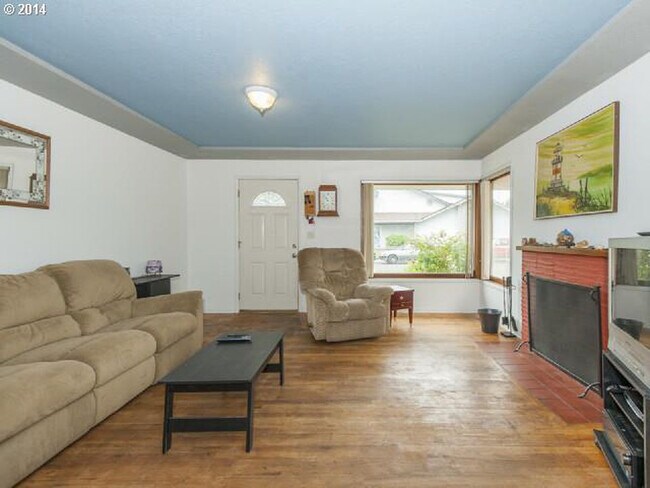 Foto del edificio - Newly Refreshed Powellhurst 3 Bedroom Ranc...