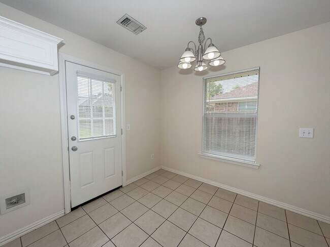 Foto del edificio - 931 Farmington Rd
