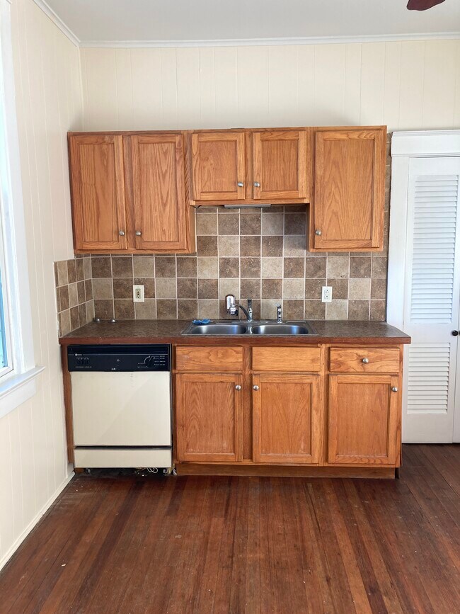 Fregadero de cocina - 4320 Jena St
