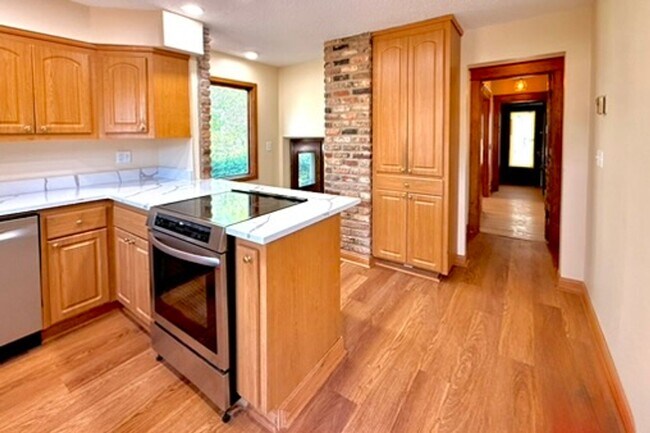 Foto del edificio - Renovated House for Rent!