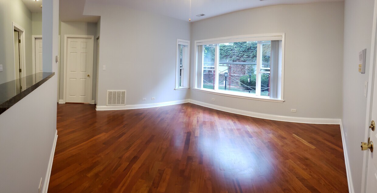 Living Room with Brazilian Cherry Hardwood Floor 13.5' x 15.5' - 4648 N Saint Louis Ave