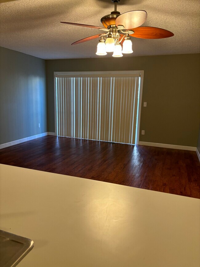 Building Photo - 2037 Burbridge Ln