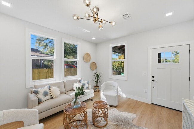 Photo - 309 E Selma Ave House