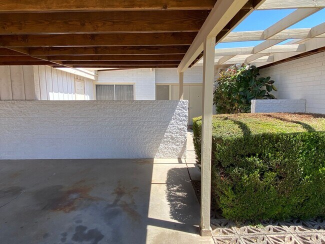 Foto del edificio - Scottsdale 4 Bed. 1.75 Bath located In Town & Country Division a Ralph Haver Home