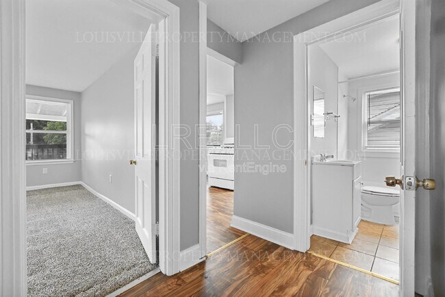 Foto del edificio - 4143 W Market St