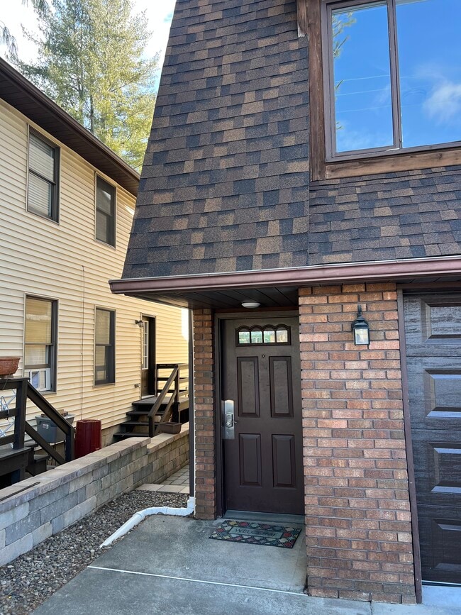 Building Photo - 161 N Gates Ave