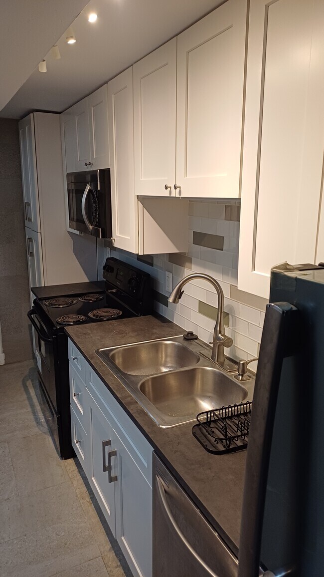 Foto del edificio - 4221 Grant St NE