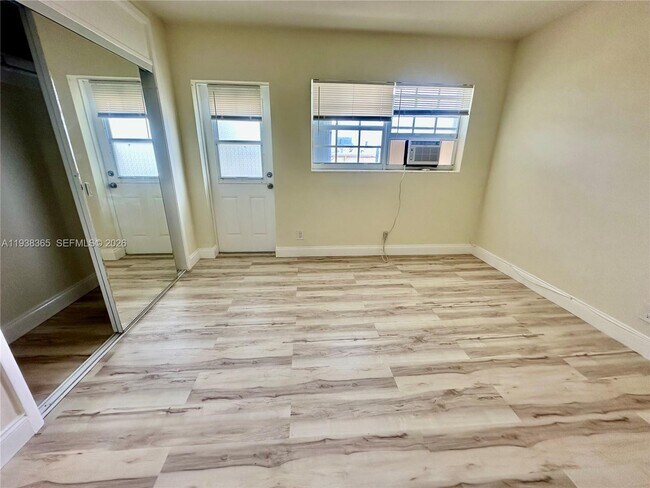 Foto del edificio - 5420 NE 22nd Terrace