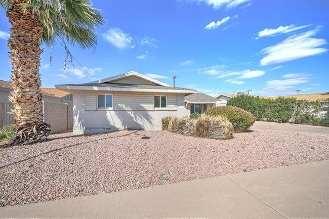 Building Photo - COMING SOON! Amazing 3 Bed, 2 Bath Home Lo...