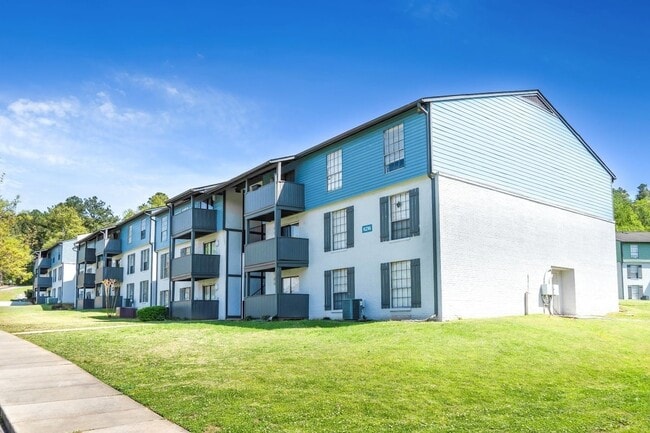 Building Photo - Crestwood Green Apartments