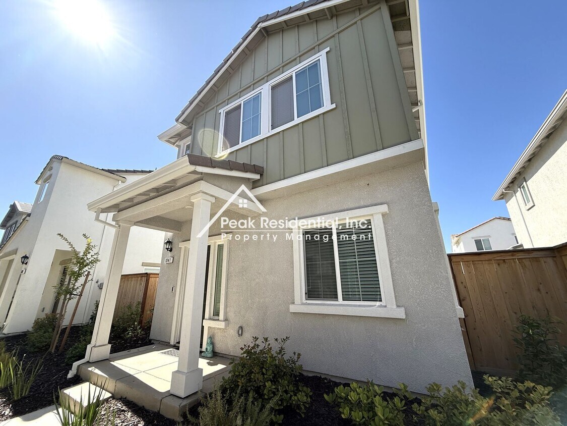 Foto del edificio - Updated 3bd/2ba Roseville Home!