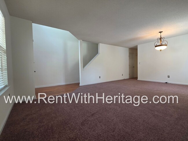 Building Photo - Gorgeous Brick Home with Golf Course / Lake View in Popular Mirror Lake Golf/ Swim / Tennis Subdi...
