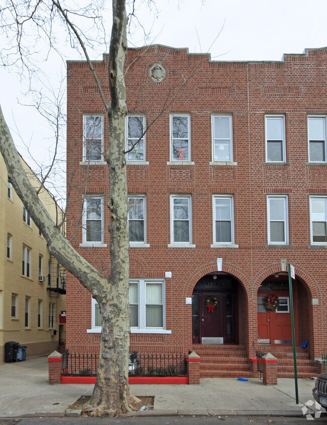 Primary Photo - 2017 70th St