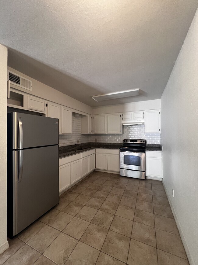 Foto del edificio - 14409 Pine St