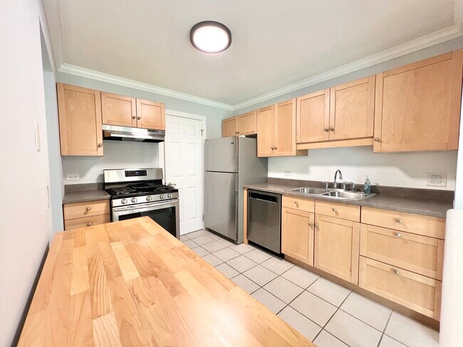 Building Photo - 1166 Buckingham Ct