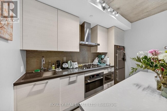 Building Photo - 60 Haslett Ave