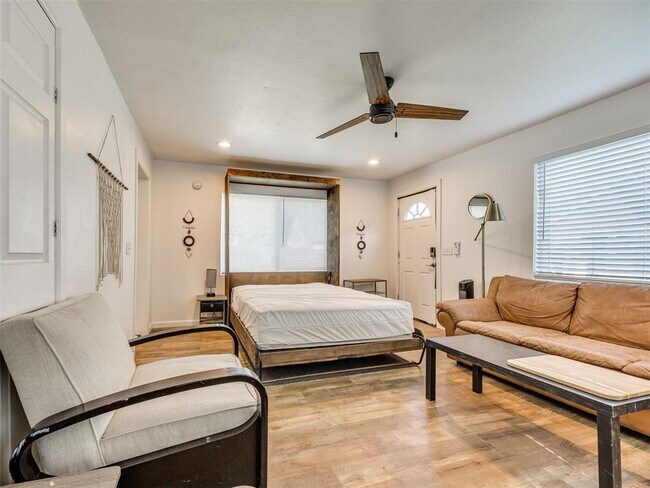 Foto del edificio - 217 E Daws St