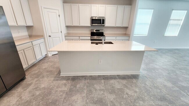 Building Photo - 1430 Brentwood Dr