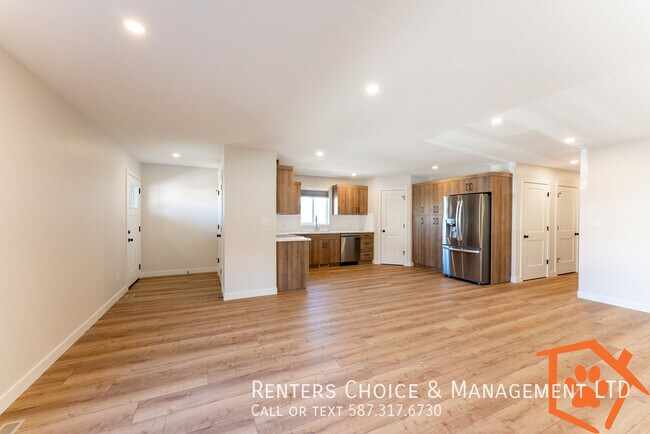 Photo du bâtiment - BRAND NEW 3 Bedroom Main Floor