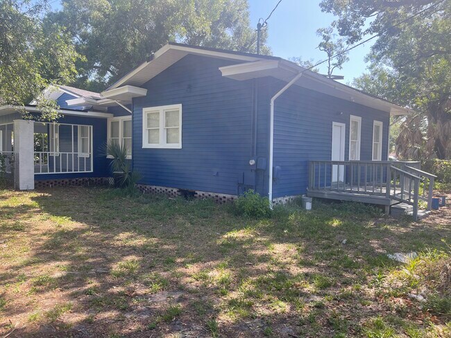Building Photo - 2702 W Sitka St