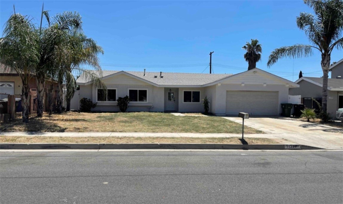 Foto principal - 11350 Kagel Canyon St