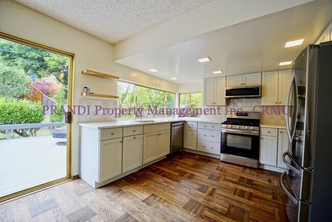 Foto del edificio - Spacious San Marin Home with Pool!