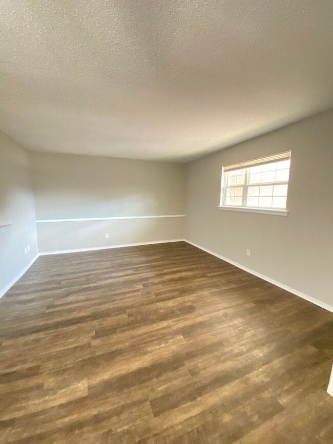 Foto del edificio - Large 1 BED 1 BATH