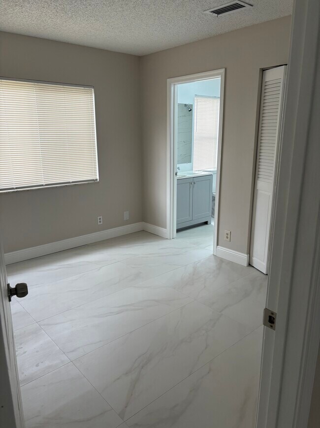 Foto del edificio - 6268 NW 53rd St
