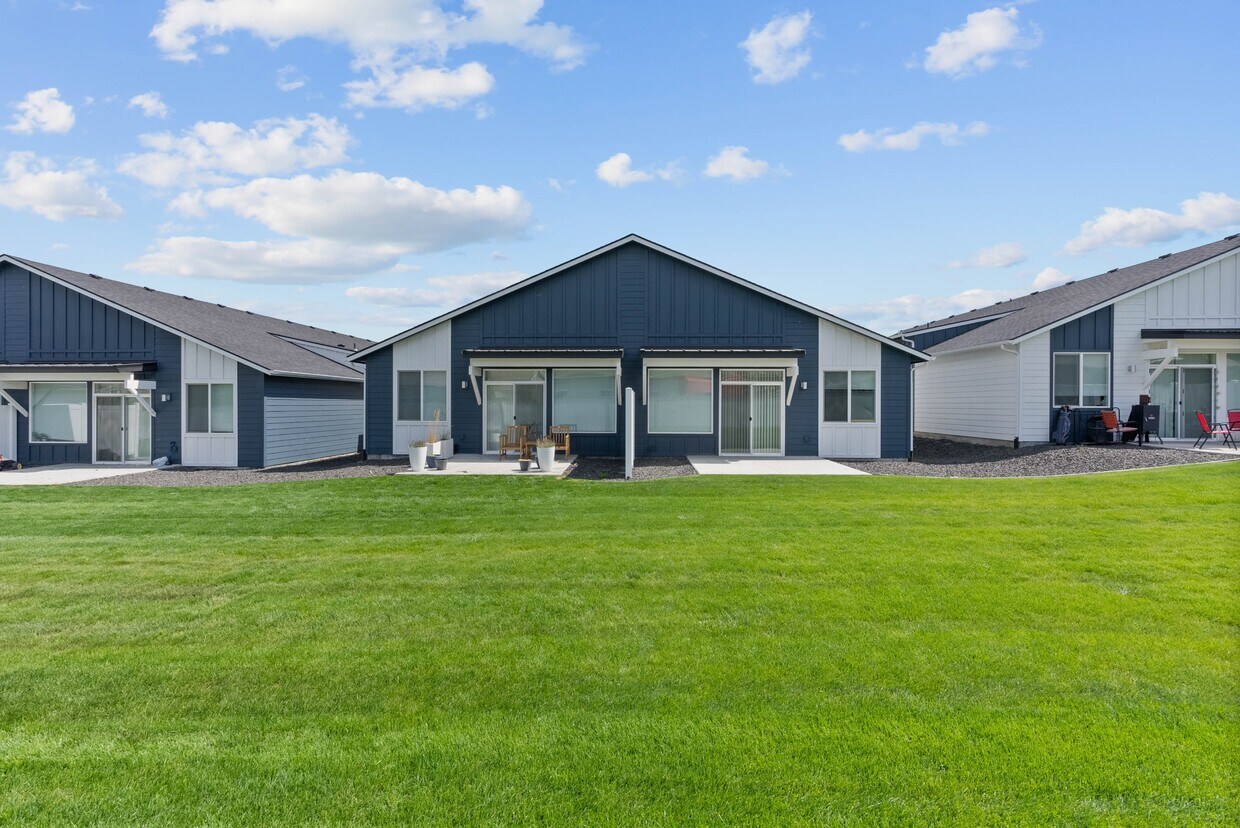 Primary Photo - 604 S Crescent Ln