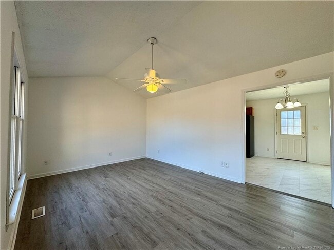 Foto del edificio - 1955 Christopher Way