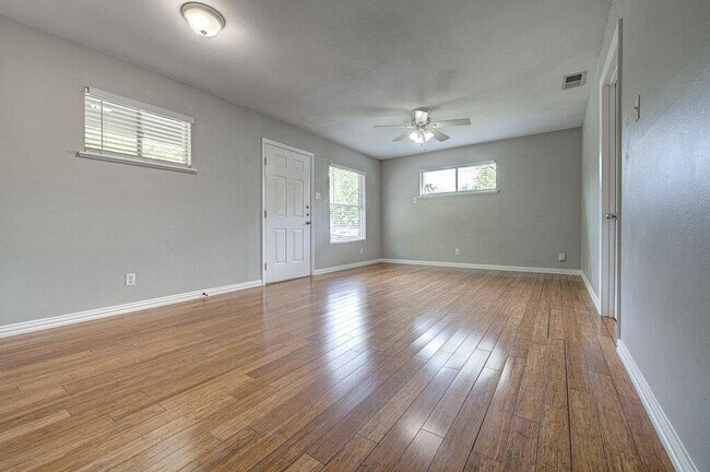 Foto del edificio - 4806 Avenue F